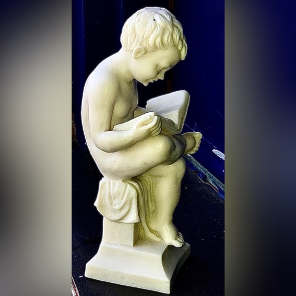 Vintage Ground Stone STUDIOUS YOUNG BOY Reading Book Figural Statue Figurine - Picture 8 of 10
